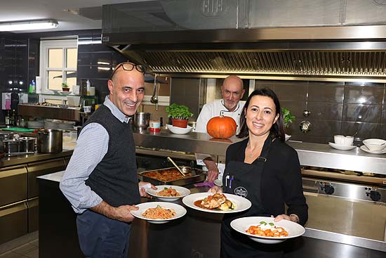 Salvatore und Francesca sind die Wirte des neuen Spago Ristorante am Sendlinger Tor (©Foto: Martin Shcmitz)